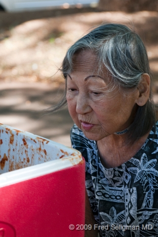 20091031_140748 D300.jpg - Lady at Soup Kitchen, Honolulu